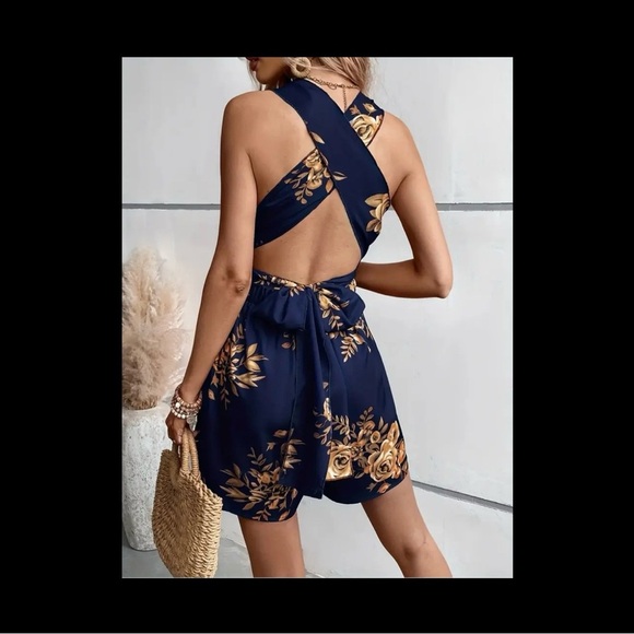 NWOT Elegant Floral Navy Tie Jumpsuit Size L - Picture 4 of 10